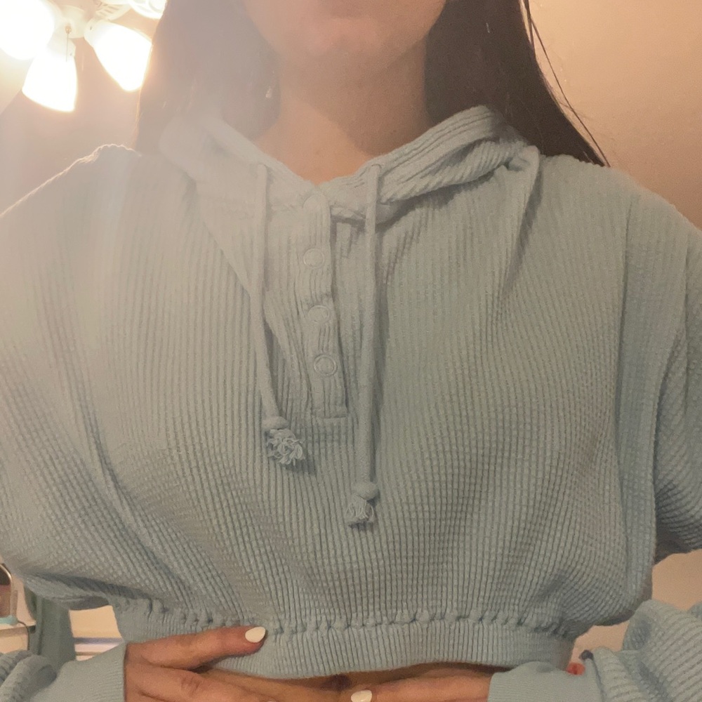 blue cropped sweatshirt